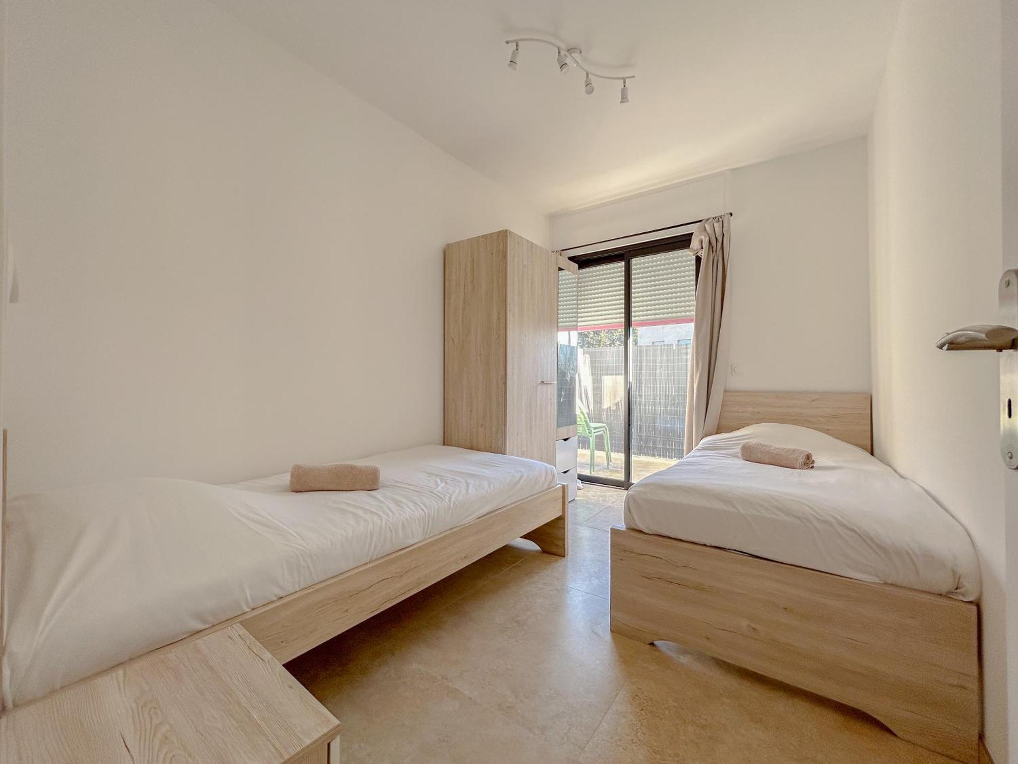 Appartement Climatisee Deux Terrasse Parking, Raphael